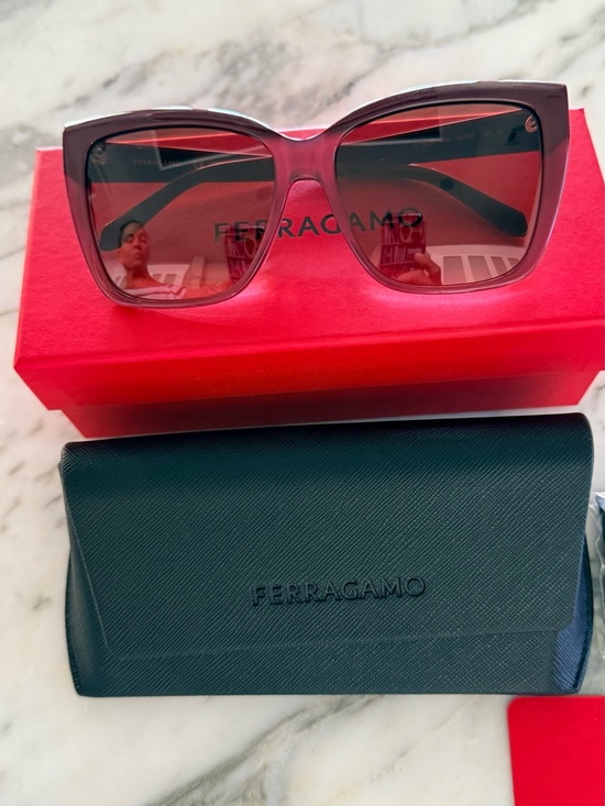 Salvatore Ferragamo Accessories - Salvatore Ferragamo SF11025 2305 Wine 58/16 140 Gradient Frame Sunglasses